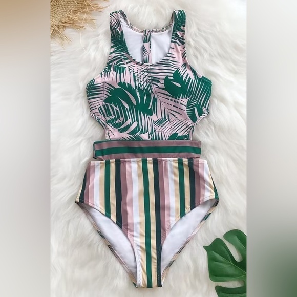 Cupshe Miss U Palms and Stripes One-Piece Swimsuit Size Small - Picture 2 of 5